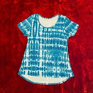 LuLaRoe Classic T Top Size M (10-12) rounded neckline short sleeves Teal Tie-Dye